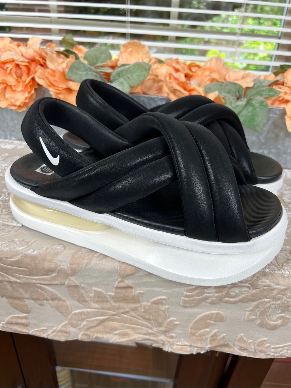 Nike Women's Air Max Isla Sandal Size 11 - Picture 3 of 10